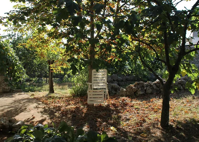 Romantisches Mit Grossem Garten 1200 Qm, Nah Zu Einem Schoenen * Skrbčići