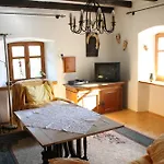 Ferienhaus Romantisches Mit Großem Garten 1200 Qm, Nah Zu Einem Schönen